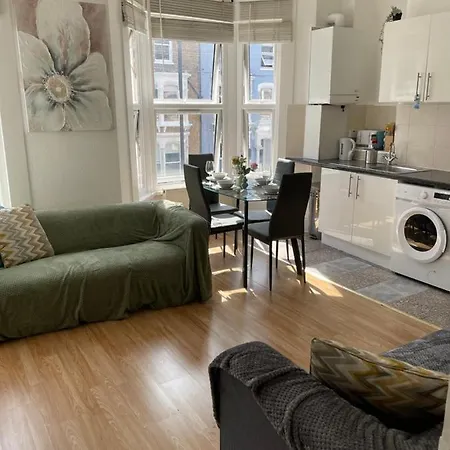 Large, Bright And Spacious 3 Bed Flat In London Exterior photo