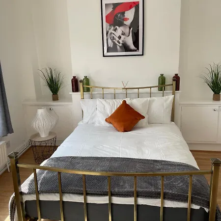 Large, Bright And Spacious 3 Bed Flat In London Exterior photo