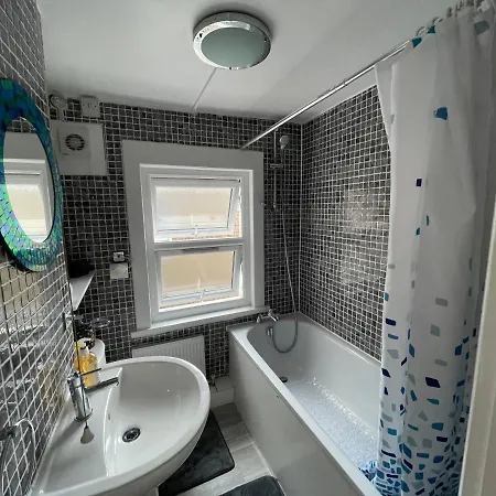 Large, Bright And Spacious 3 Bed Flat In London Exterior photo